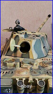 1/16 Scale WW 2 German Panzerkampfwagen VI (Completed Model withCrew Member)