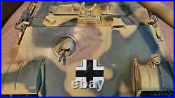 1/16 Scale WW 2 German Panzerkampfwagen VI (Completed Model withCrew Member)