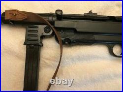 Denix WW2 German MP40 non firing metal replica with strap