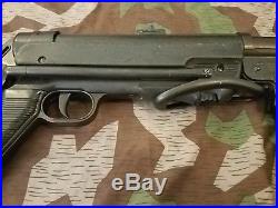 MP40 SUB-MACHINE GUN bakelite foregrip, GERMANY 1940 DENIX NON-FIRING PROP